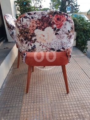 طقم كرسيين مودرن بتصميم ورد وقماش مخملي راقي | Pair of Modern Floral Accent Chairs in Vel… — 2