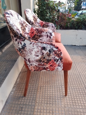 طقم كرسيين مودرن بتصميم ورد وقماش مخملي راقي | Pair of Modern Floral Accent Chairs in Vel… — 3