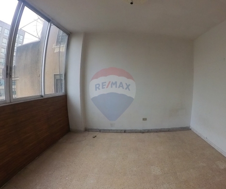 Commercials for sale in Azmi - R9-2984 Office for Sale in Azmi Street Tripoli - 100 m²