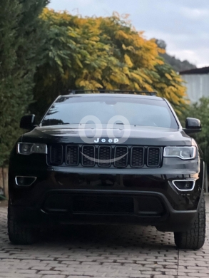 Jeep in Beit El Din - جيب جراند شيروكي لاريدو 2020 بحالة الوكالة وأداء قوي | Jeep Grand Cherokee Laredo 2020 Pristine SUV