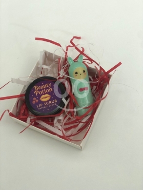 Health & Beauty in Ain Ab - مجموعة العناية بالشفاه اللطيفة مقشر ومرطب مميز | Cute Lip Care Duo Premium Scrub & Balm Set