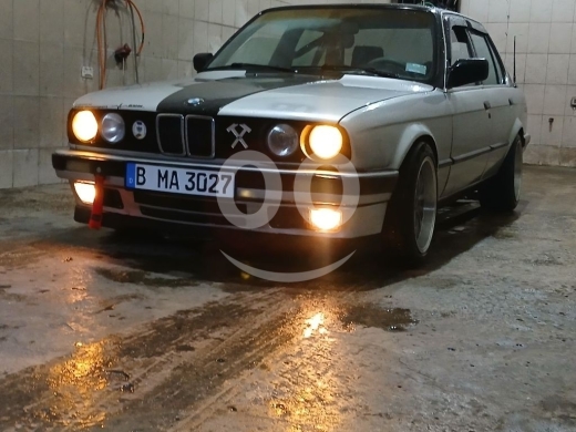 BMW dans Zrariyeh - bmw 325i