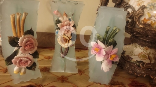 Other Goods in Beirut City - طقم ٣ مزهريات أوبالين أثرية | زينة ورود بارزة | $70