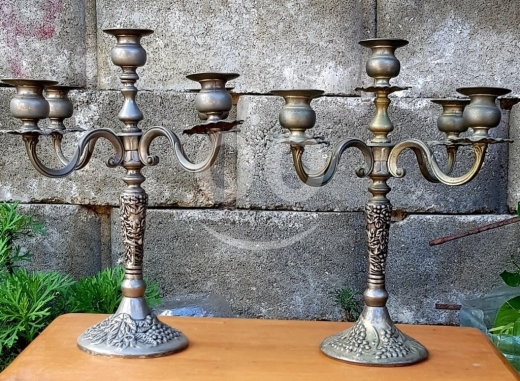 Antiques & Collectibles in Batroun - طقم شمعدان (عدد 2) بتصميم كلاسيكي مميز - حامل شموع بـ 3 رؤوس للديكور المنزلي