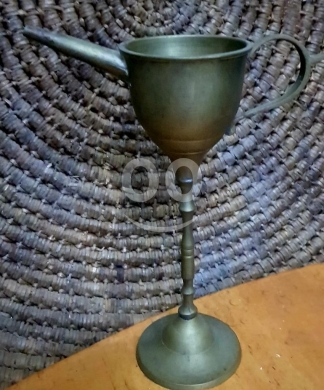 Antiques & Collectibles in Batroun - سراج زيت نحاس قديم أصلي مع فتيلة - قطعة أنتيك مميزة للإنارة والديكور