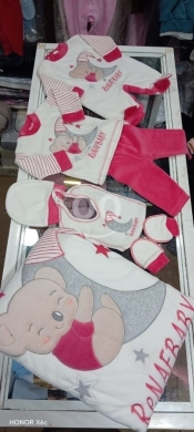 Baby & Kids Stuff in Tripoli - طقم مواليد شتوي مخمل 5 قطع - تصميم الدب والقمر بـ 25$ | 5-Piece Velvet Winter Baby Set - Bear & Moon