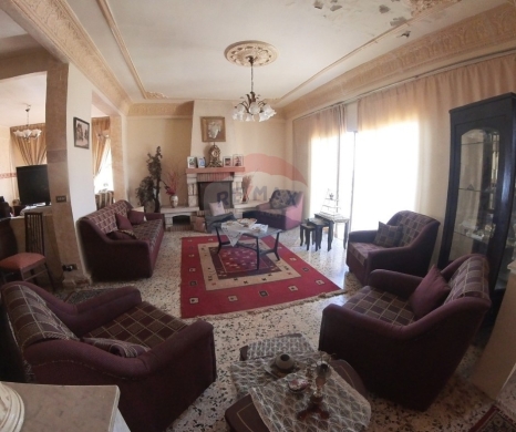 شقق للبيع في أبو سمرا - R9-2996 Apartment for Sale in Abou Samra Mawlawi Roundabout Tripoli - 200 m², Top Floor