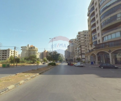عقارات تجارية للإيجار في ضم والفرز - R9-2998 Shop for Rent in Dam wel Farez Tripoli - 40 m², 2 Floors, Prime Pedestrian Zone