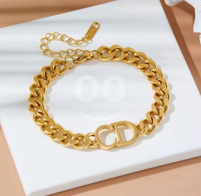 Clothes, Footwear & Accessories in Beirut City - Luxury Gold CD Logo Chunky Chain Bracelet