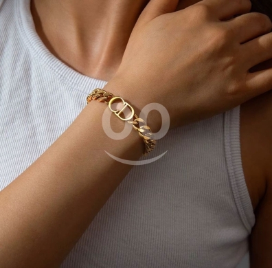 Clothes, Footwear & Accessories in Beirut City - سوار جنزير ذهبي فاخر بشعار