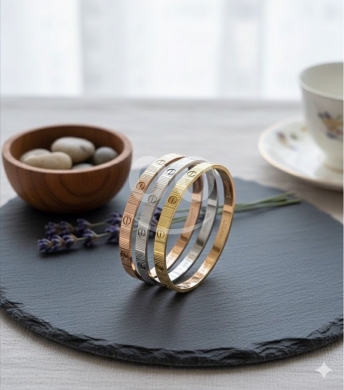 Clothes, Footwear & Accessories in Beirut City - Luxury Gold CD Chain Set & Minimalist Screw Bangle Collection