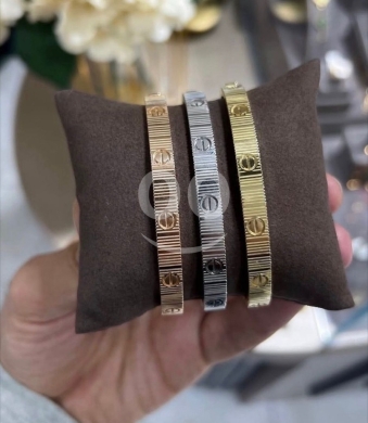 Luxury Gold CD Chain Set & Minimalist Screw Bangle Collection — 2