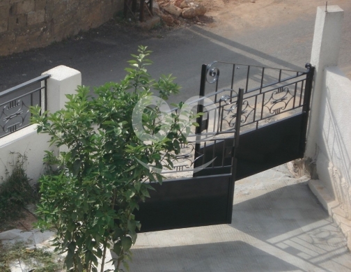 Commercials for rent in Damour - Storage room for rent