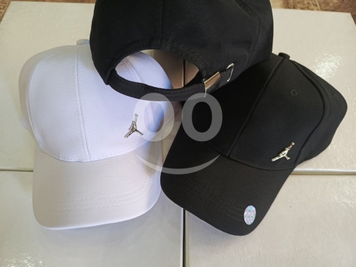 Vêtements, chaussures et accessoires dans Beyrouth - Premium Jordan Metal Logo Baseball Caps