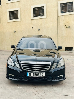 Mercedes-Benz dans Temnine - 2011 Mercedes-Benz E350 for Sale - Original Condition - All New Parts - $12,500