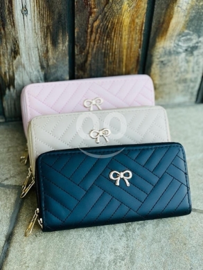 Elegant Leaf-Quilted Long Wallets for Women — 3