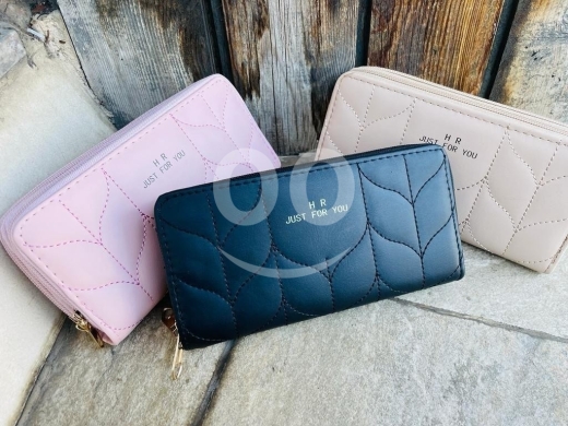 Elegant Leaf-Quilted Long Wallets for Women — 5