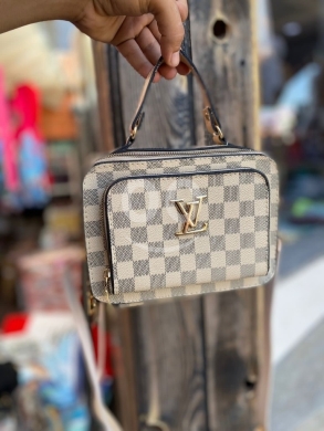 Vêtements, chaussures et accessoires dans Beyrouth - Stylish Checkered Box Crossbody Bag