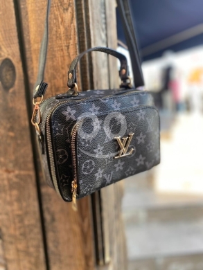 Stylish Checkered Box Crossbody Bag — 2