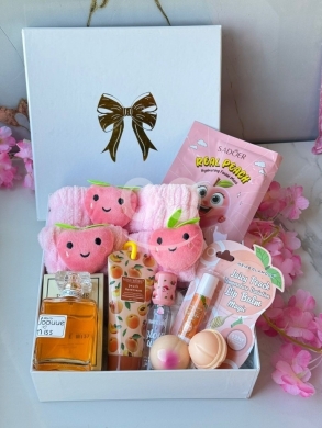 Health & Beauty in Zahleh - مجموعة هدايا الخوخ للعناية المتكاملة والجمال | Ultimate Peach 8-Piece Self-Care Beauty Gift Set