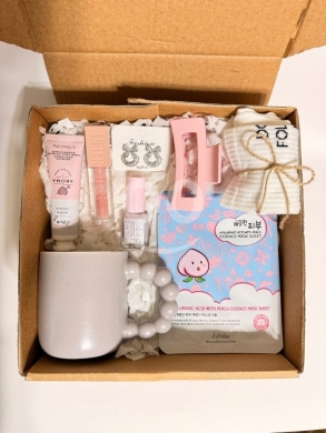 Health & Beauty in Dam Wel Farez - Pink box