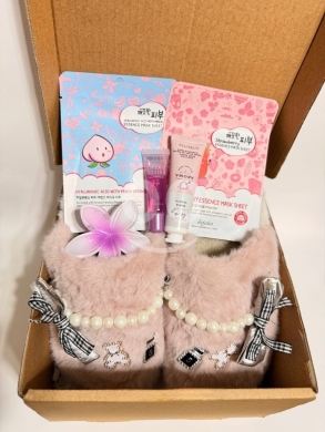 Clothes, Footwear & Accessories in Dam Wel Farez - Slipper box 1