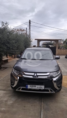 Mitsubishi in Abdeh - Mitsubishi Outlander 2019 - أجنبي 7 مقاعد لون جردوني مميّز دواليب بنيلون Clean Carfax