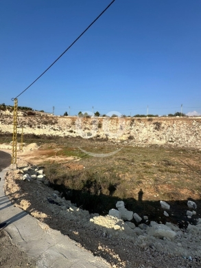 Lands for sale in Marwaniyeh - أرض مميزة للبيع في المروانية - ١٢٠٠ م٢ - قرب الخط العام - ٦٥,٠٠٠$