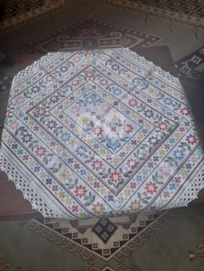 Vêtements, chaussures et accessoires dans Qornayel - DMC Table Cover
