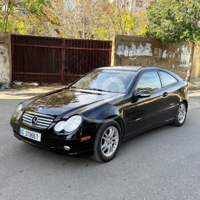 Mercedes-Benz in Sin el-Fil - Mercedes C230 2002