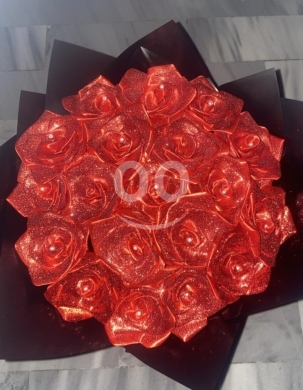 Other Goods in Jounieh - باقة ورد اصطناعي 20 جورية حمراء بلمعة جليتر وغلاف أسود | Artificial 20 Red Glitter Roses Black Wrap