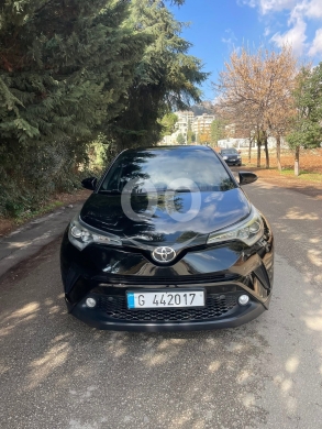 Toyota in Furn Al Chebak - تويوتا C-HR 2018 دفع رباعي بحالة ممتازة | Toyota C-HR 2018 4x4 Excellent Condition