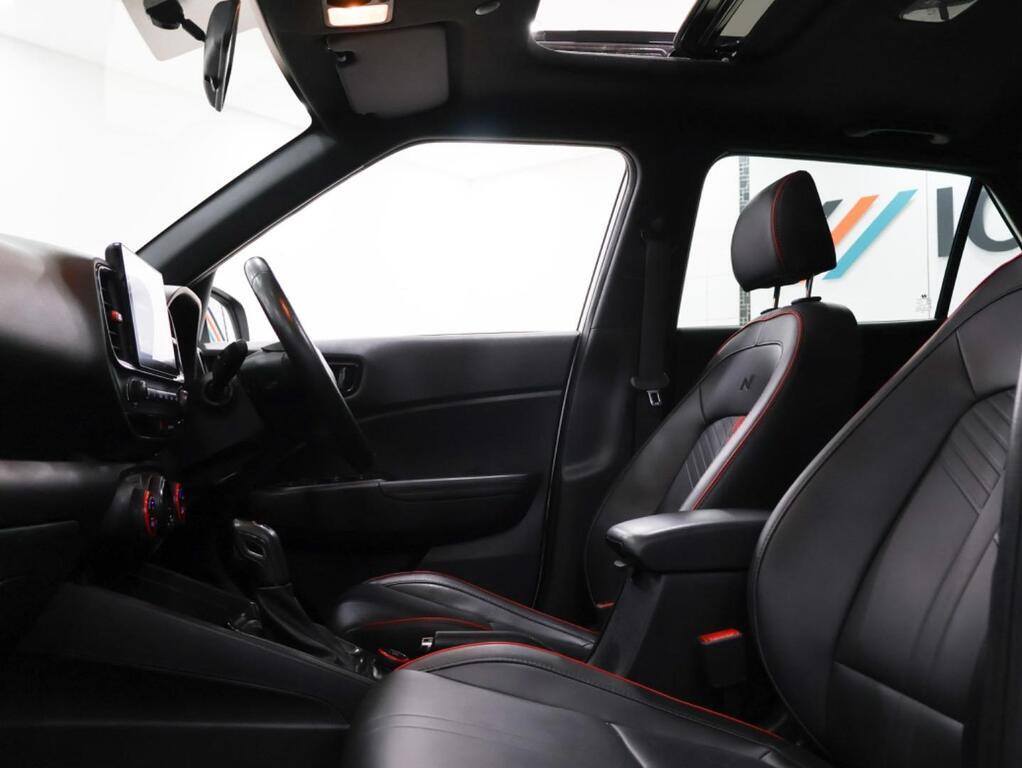 HYUNDAI VENUE - Image 17