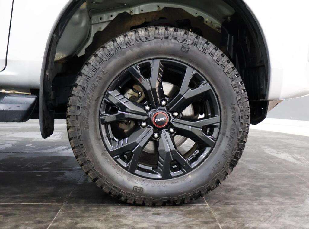 ISUZU D-MAX - Image 11