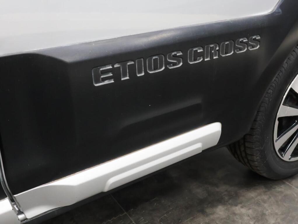 TOYOTA ETIOS - Image 13