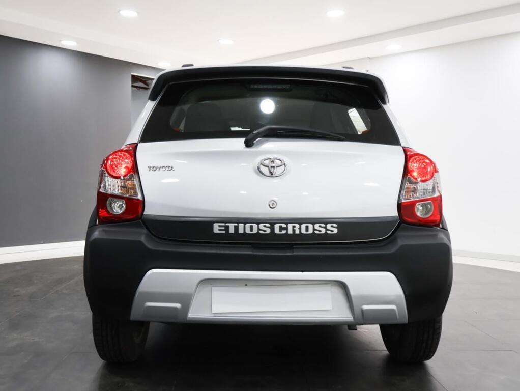 TOYOTA ETIOS - Image 3