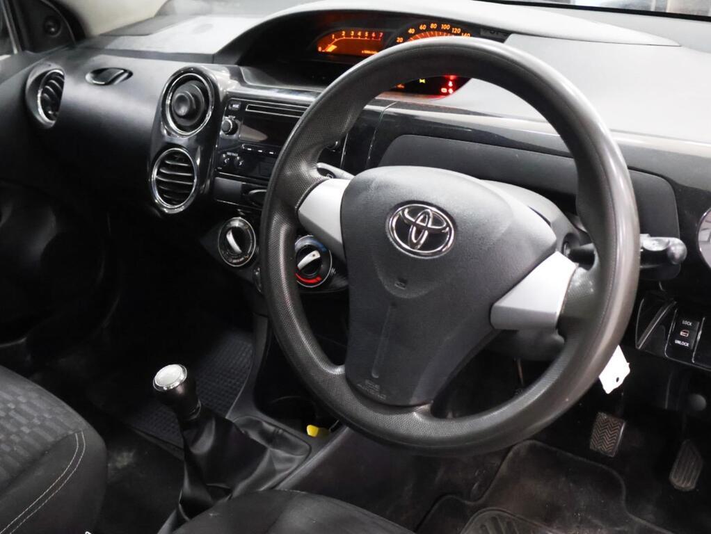 TOYOTA ETIOS - Image 5