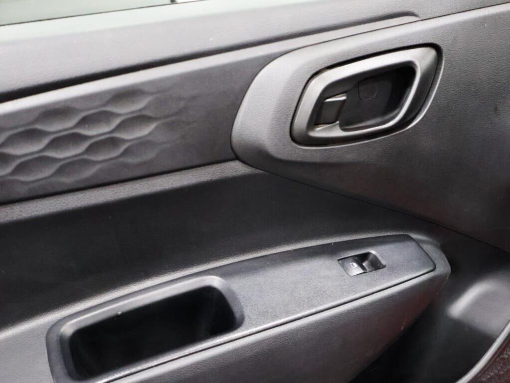 HYUNDAI i10 - Image 11