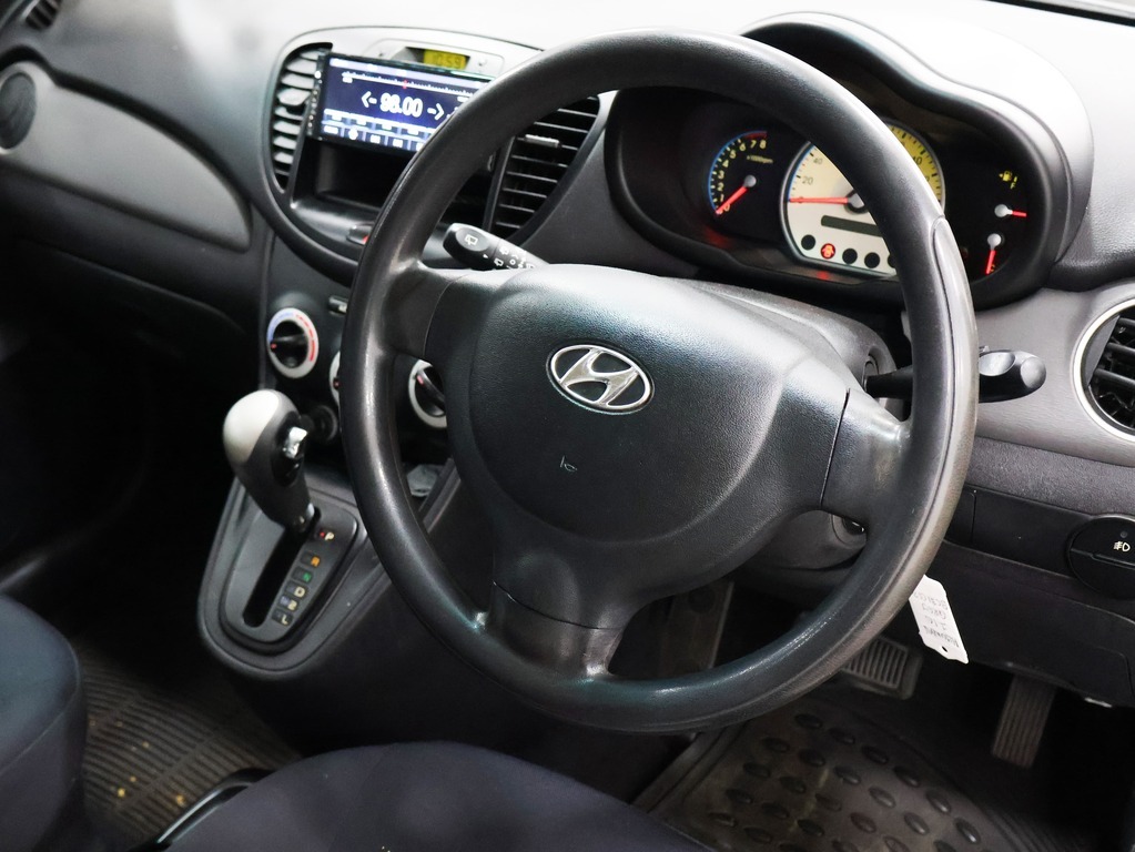HYUNDAI i10 - Image 11