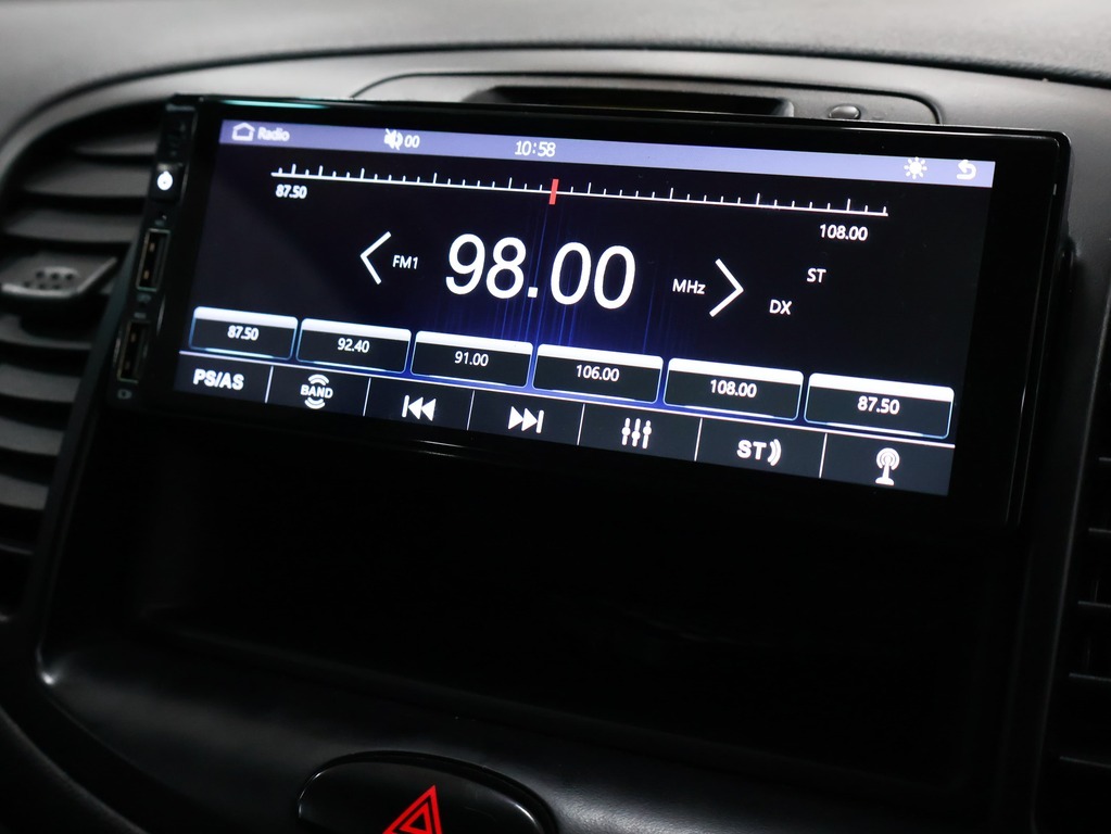 HYUNDAI i10 - Image 12