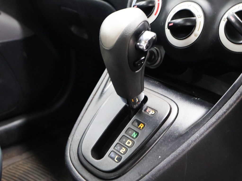 HYUNDAI i10 - Image 13