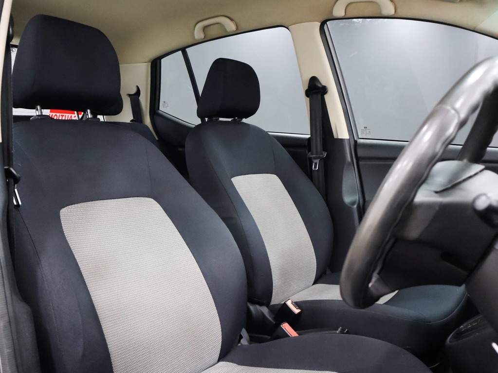 HYUNDAI i10 - Image 14