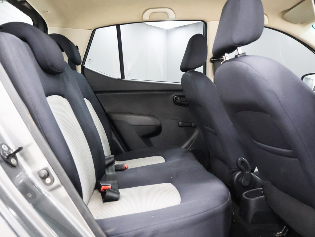 HYUNDAI i10 - Image 15