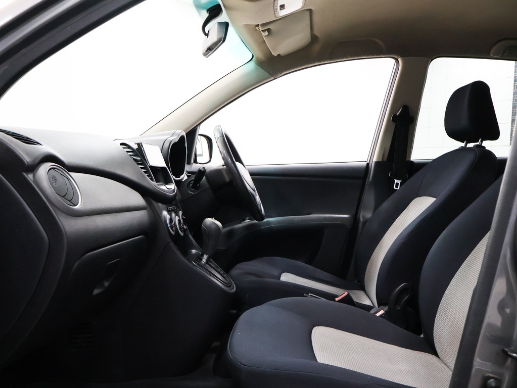 HYUNDAI i10 - Image 16