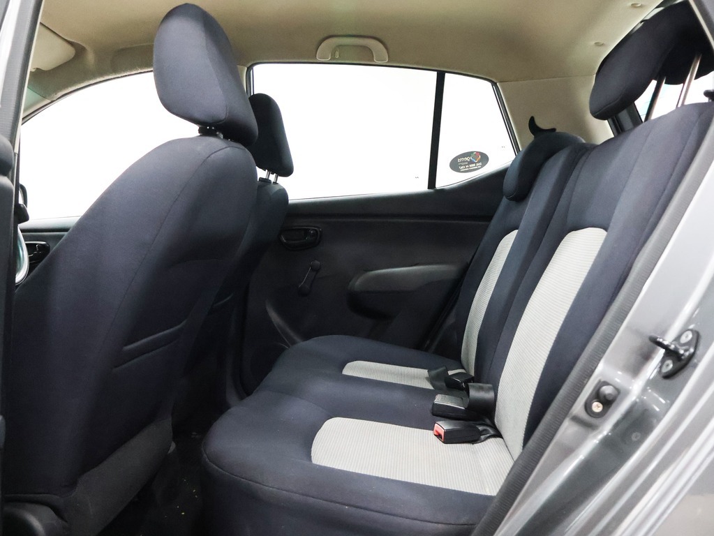 HYUNDAI i10 - Image 19