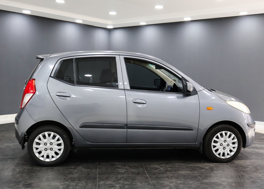 HYUNDAI i10 - Image 9