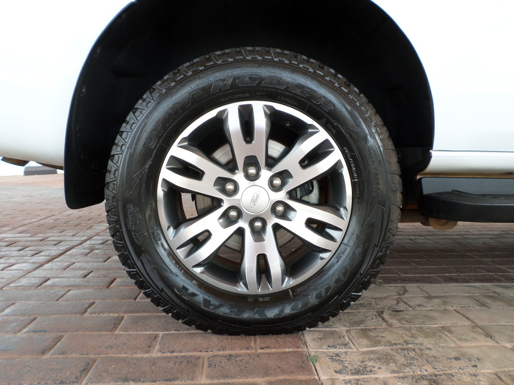 FORD EVEREST - Image 16