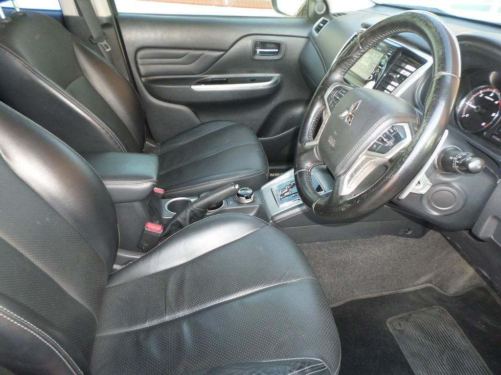 MITSUBISHI TRITON TRITON 2.4 Di-DC 4X4 A/T P/U D/C