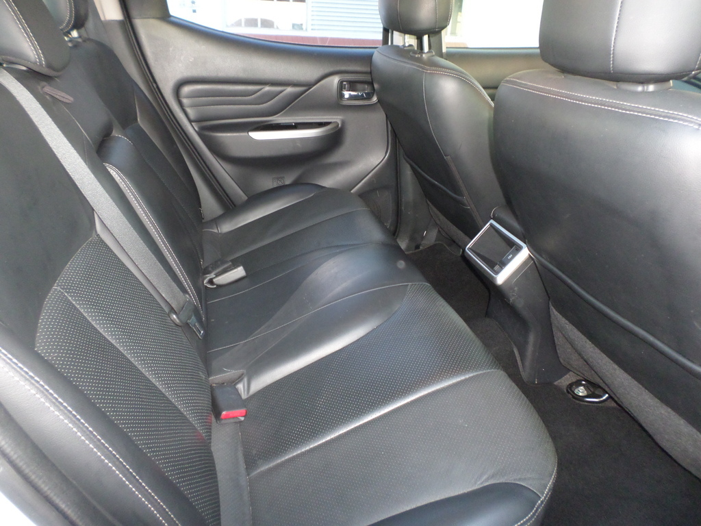 MITSUBISHI TRITON TRITON 2.4 Di-DC 4X4 A/T P/U D/C