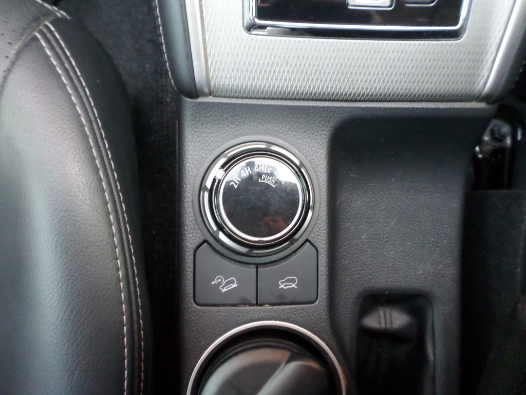 MITSUBISHI TRITON TRITON 2.4 Di-DC 4X4 A/T P/U D/C